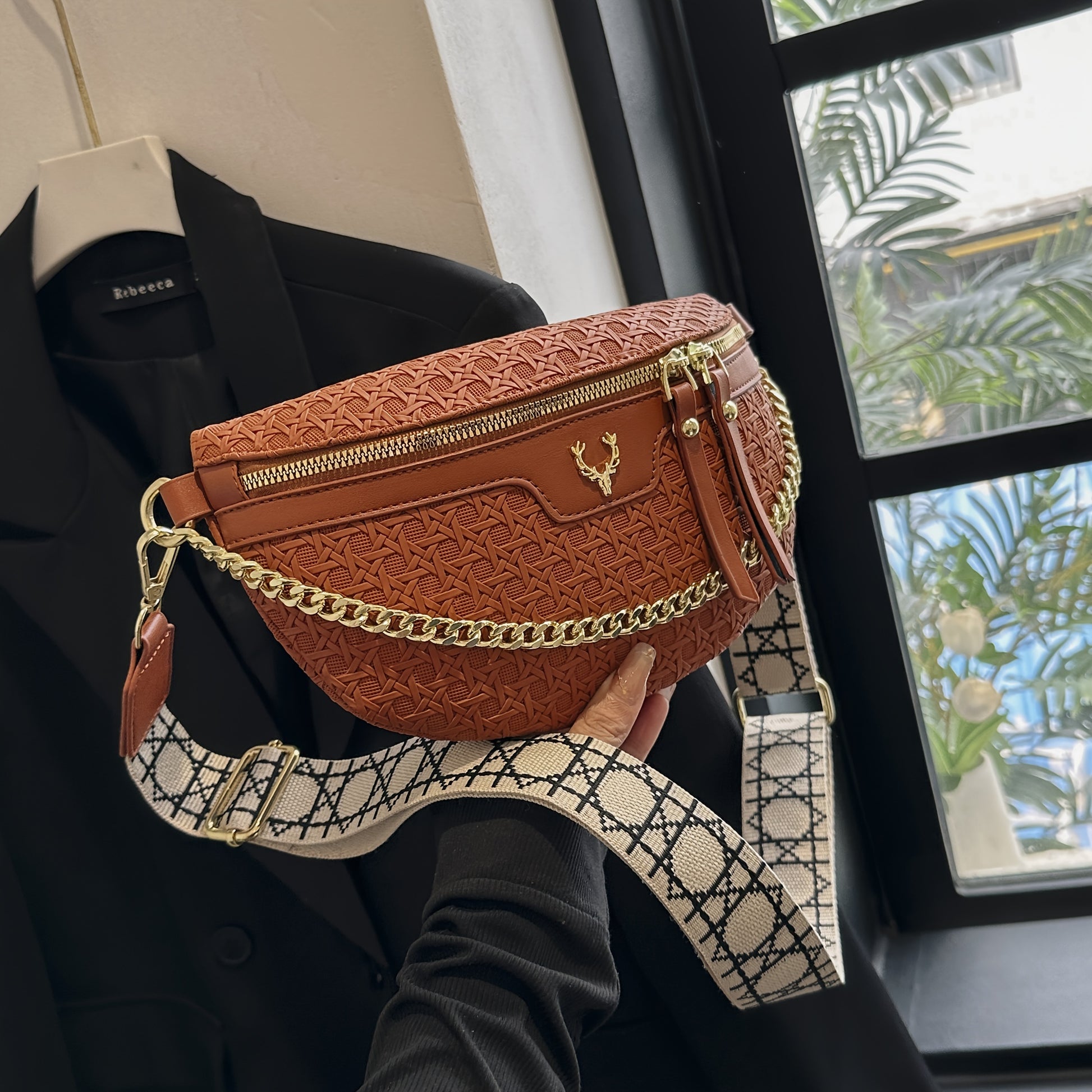 Fashion Vintage Geometric Pattern Chain Women's Crossbody Fanny Pack, With Adjustable Strap