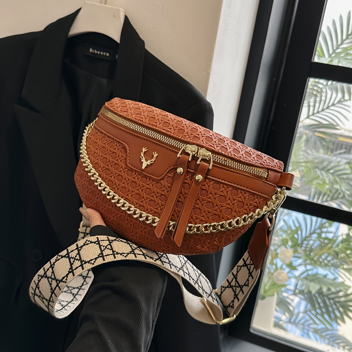 Fashion Vintage Geometric Pattern Chain Women's Crossbody Fanny Pack, With Adjustable Strap