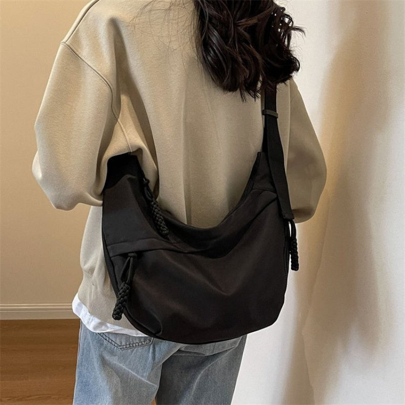 2025 Popular Oxford Cloth Messenger Bag for Women, new casual style with adjustable shoulder straps, large-capacity dumpling bag suitable for students' class and commuting, which can hold books, mobile phones and tablets simultaneously.