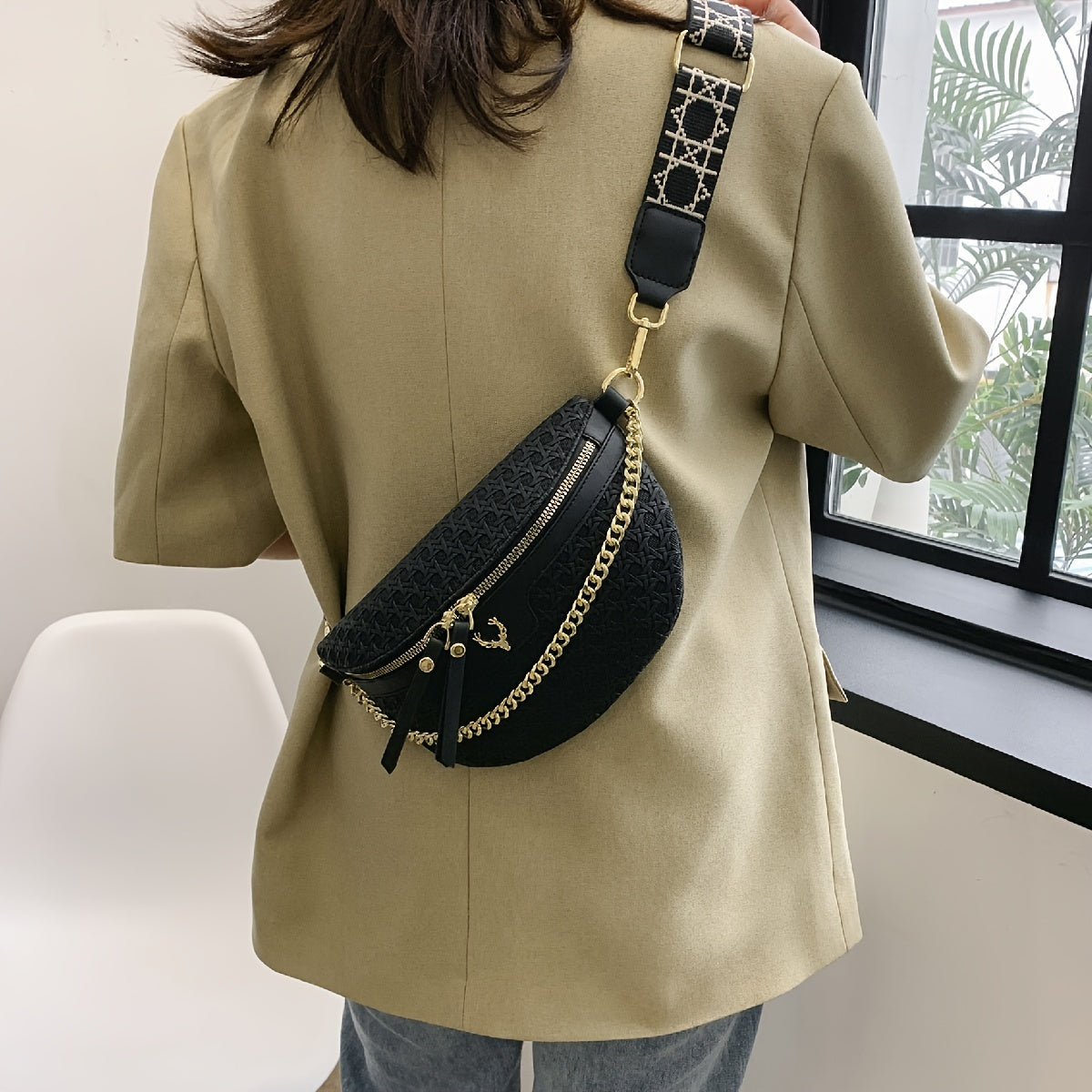 Fashion Vintage Geometric Pattern Chain Women's Crossbody Fanny Pack, With Adjustable Strap