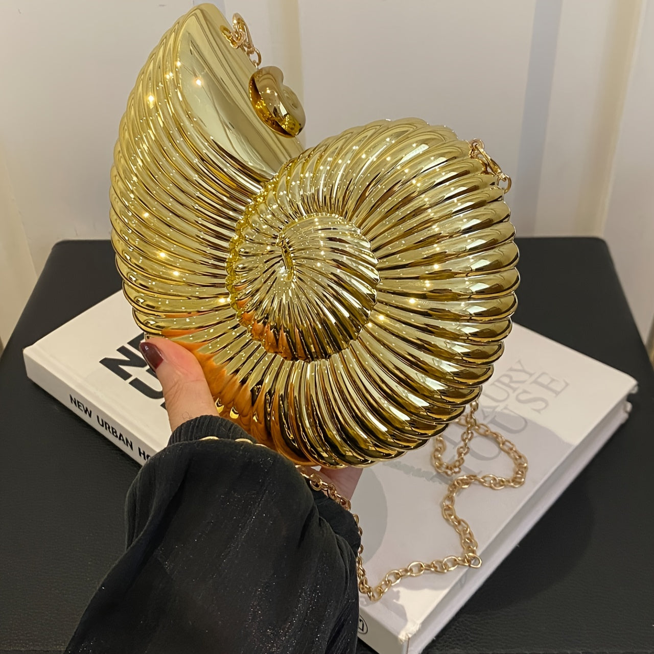 2024 New Golden Acrylic Conch Crossbody Bag with Detachable Chain Strap & Magnetic Closure - Spiral Shell Design Glossy Fashion Shoulder Bag for Women, Versatile Everyday Clutch or Evening Accessory, Clutch Purse, Unique Handbag, Casual Accessory, Trendy